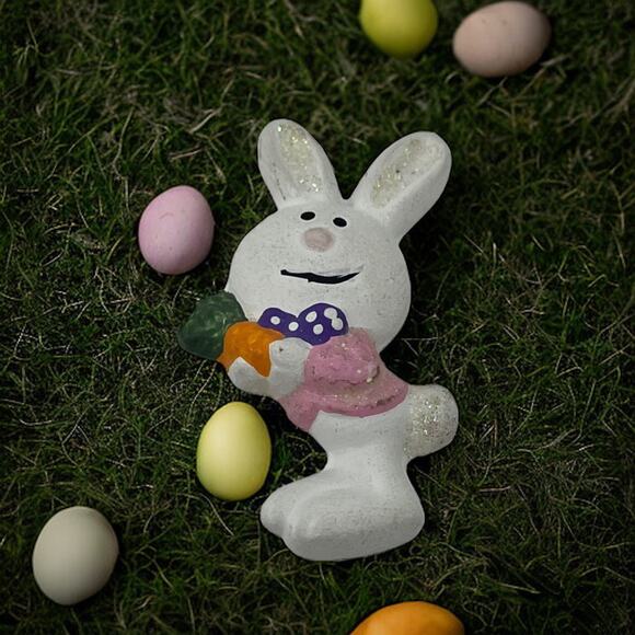 Vintage Bunny Easter Pin, Good Condition, 1.5" x 1.25" - Picture 1 of 6